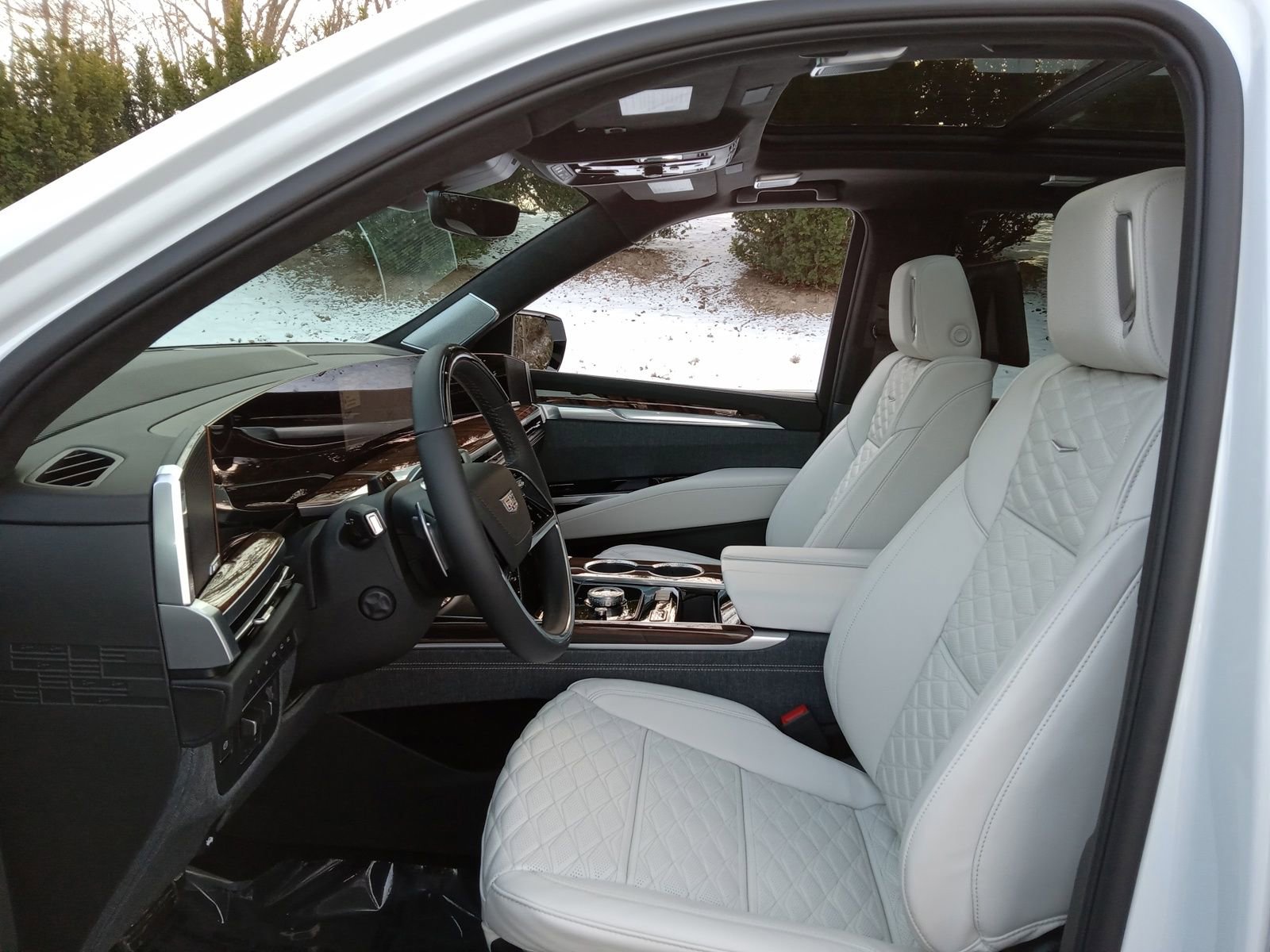 Used 2026 Cadillac Escalade Platinum Sport w/ LPO, ONYX Package image 10