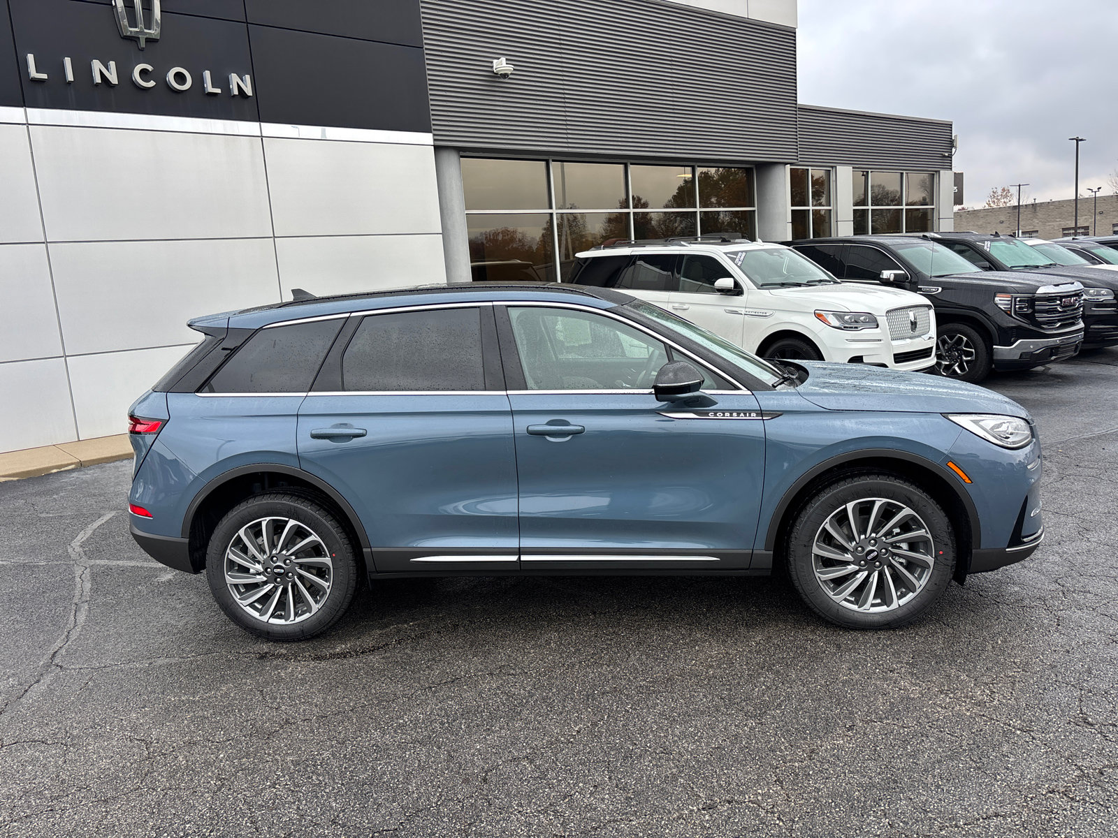 New 2026 Lincoln Corsair Reserve image 8