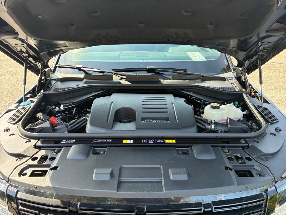 New 2027 Land Rover Range Rover Sport SE AWD/4WD image 16