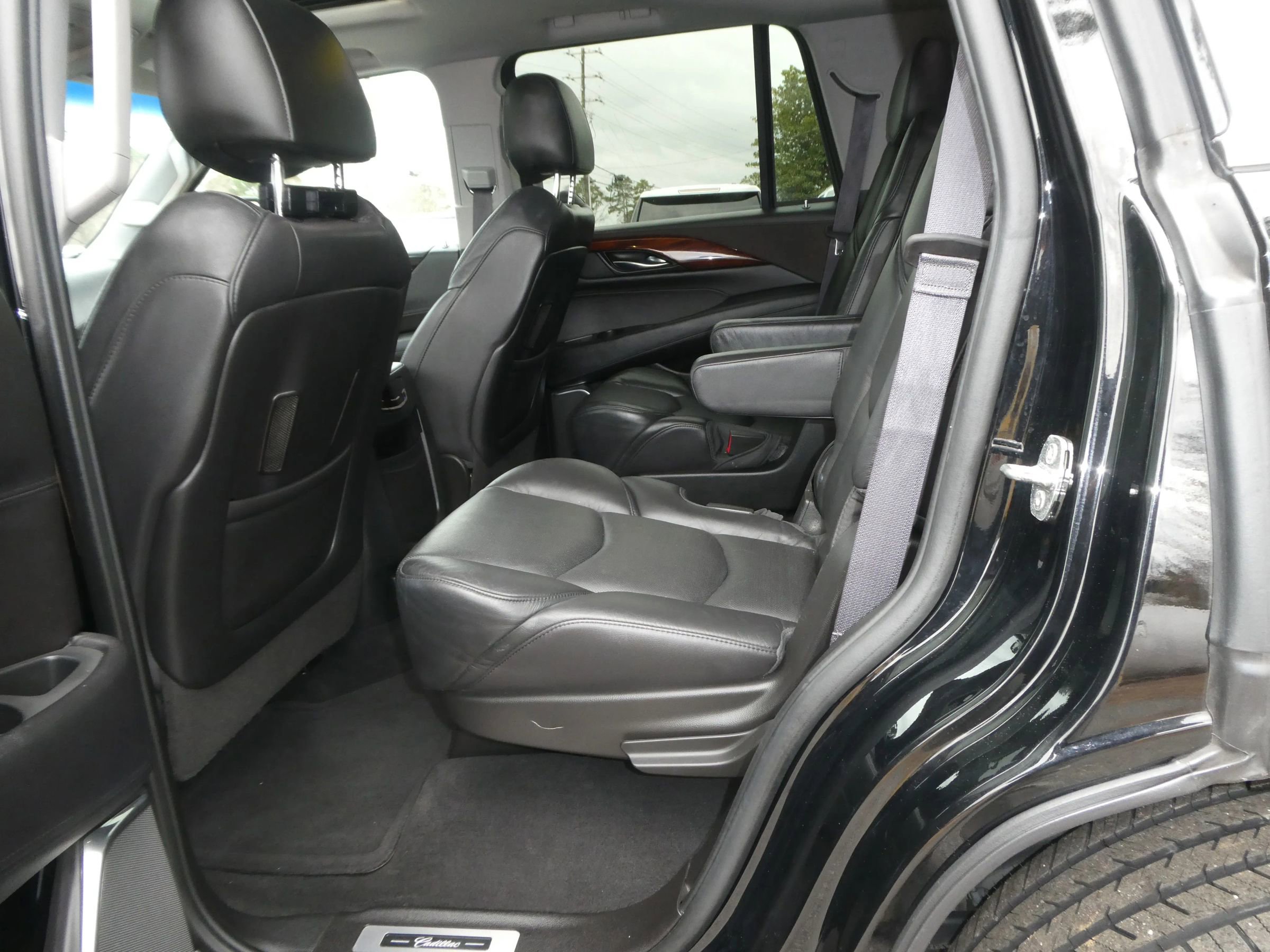 Used 2016 Cadillac Escalade Luxury image 31