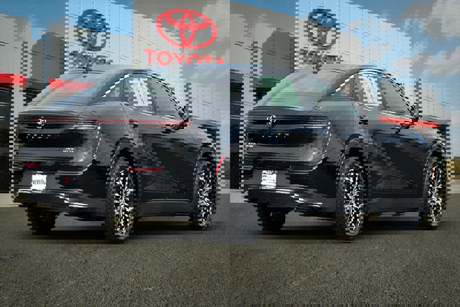 Certified 2024 Toyota Crown XLE image 3