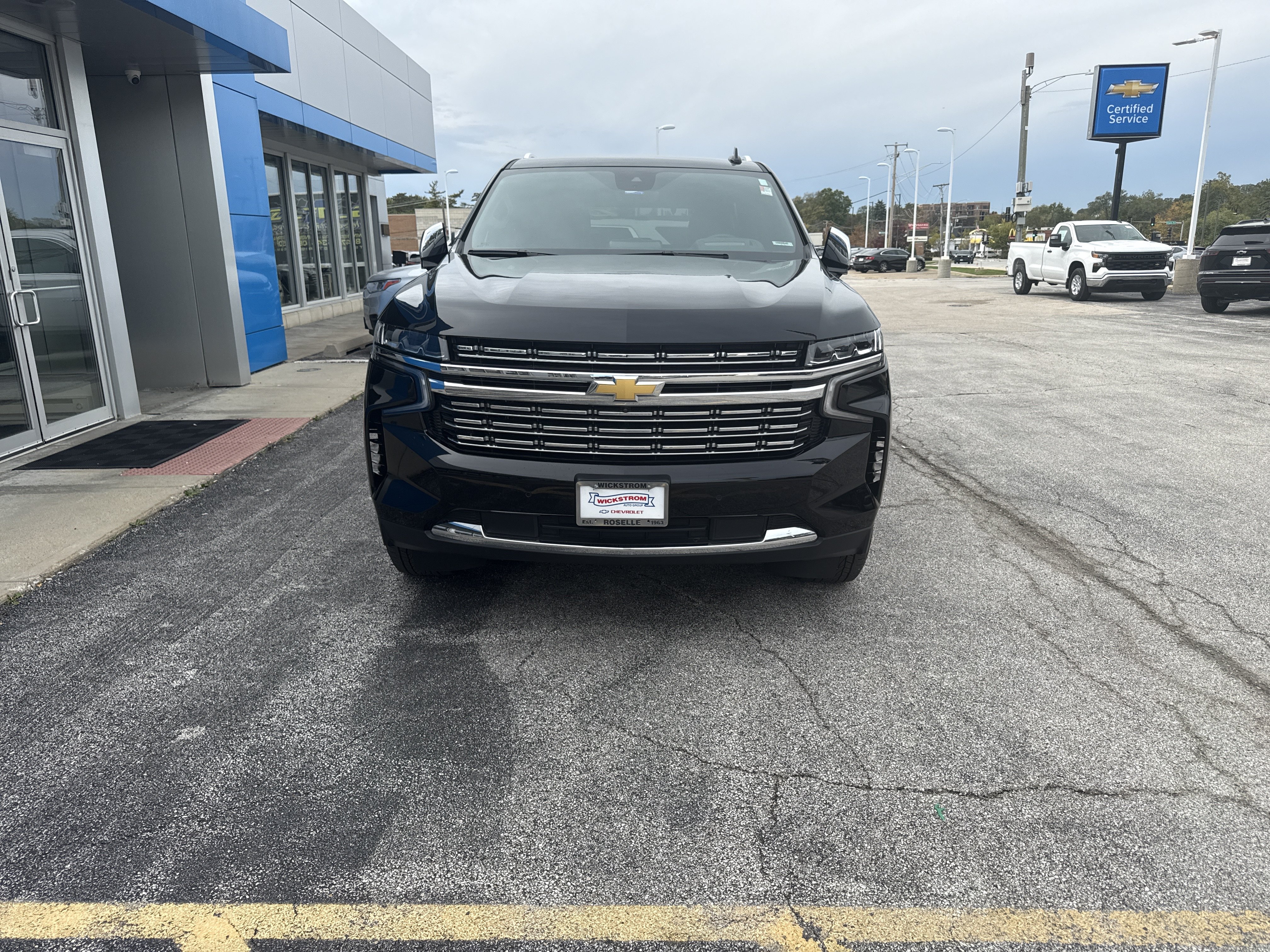 Used 2024 Chevrolet Tahoe Premier AWD/4WD image 3