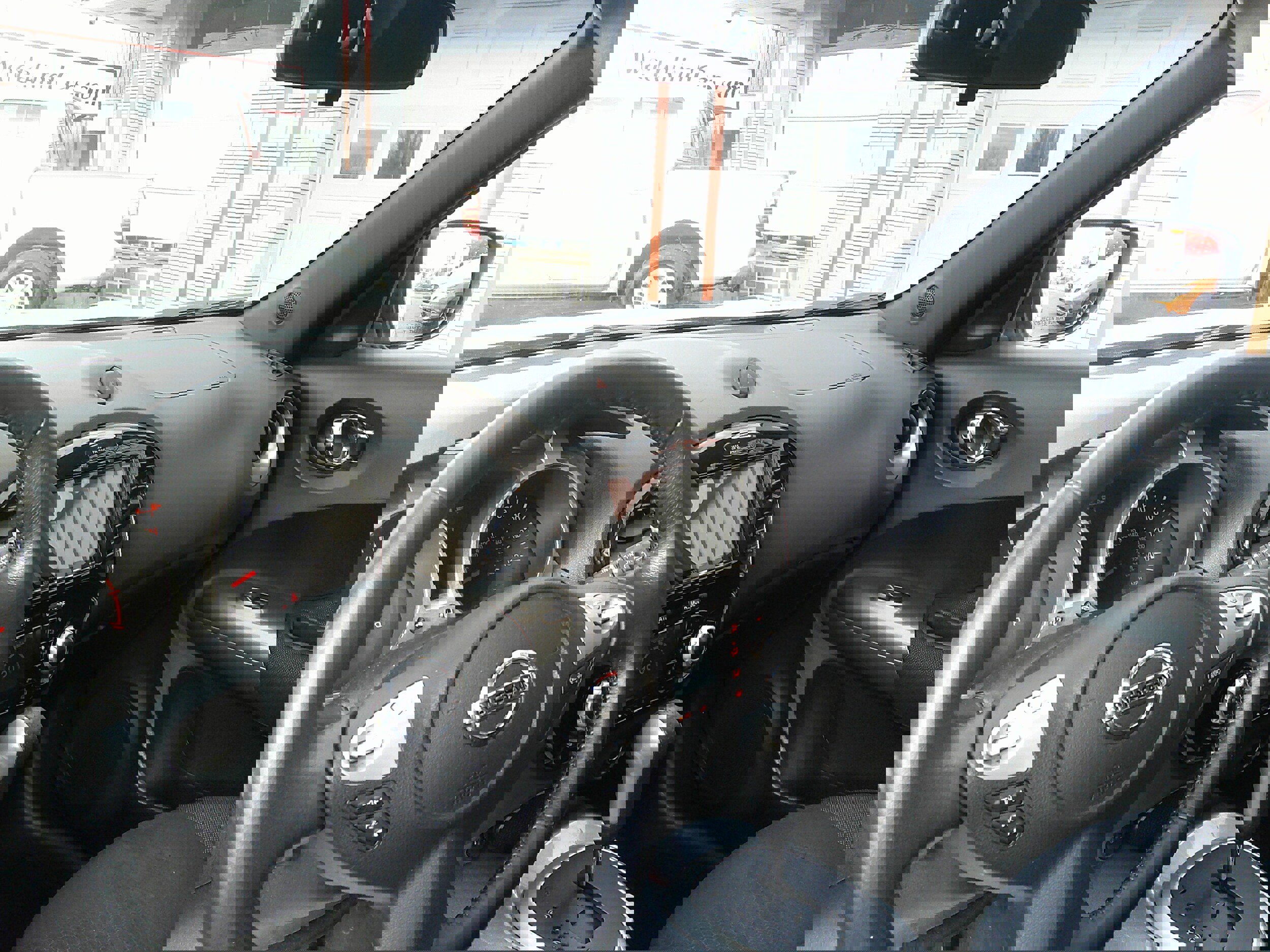 Used 2017 Nissan Juke SV image 20