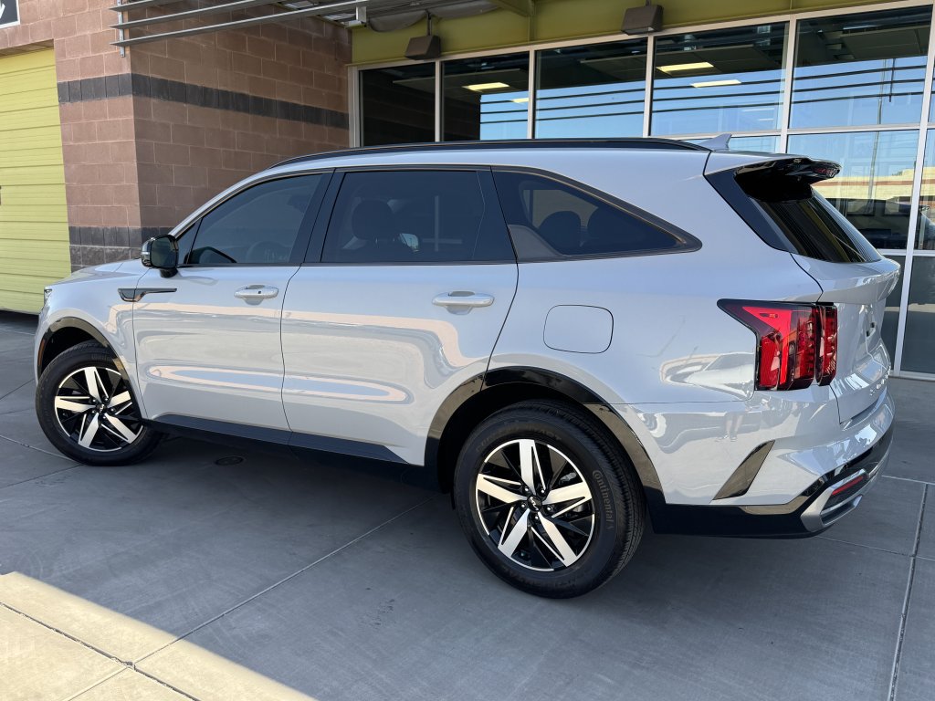 Used 2022 Kia Sorento EX w/ Panoramic Sunroof Package FWD image 5