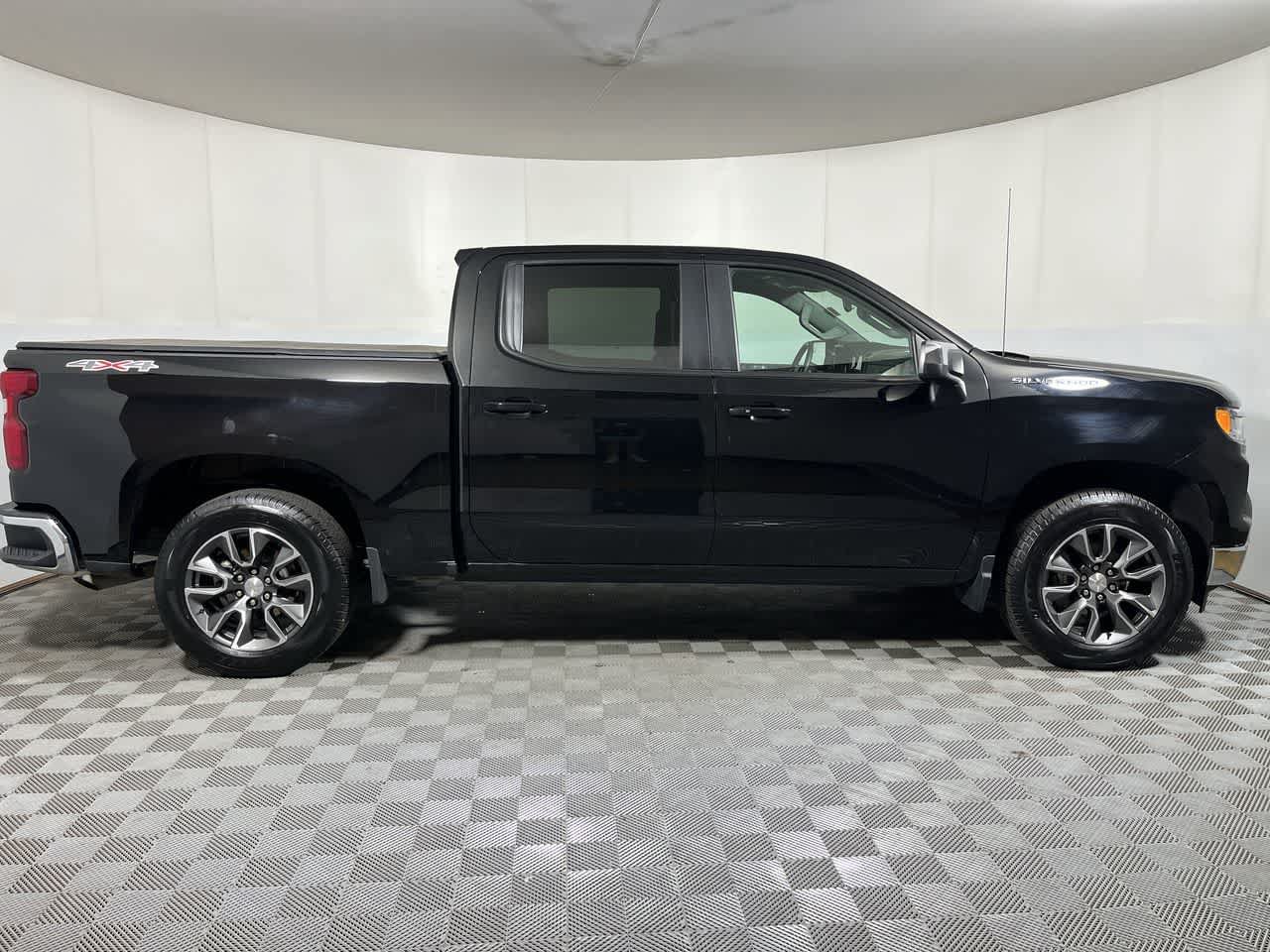 Used 2024 Chevrolet Silverado 1500 LT AWD/4WD image 9