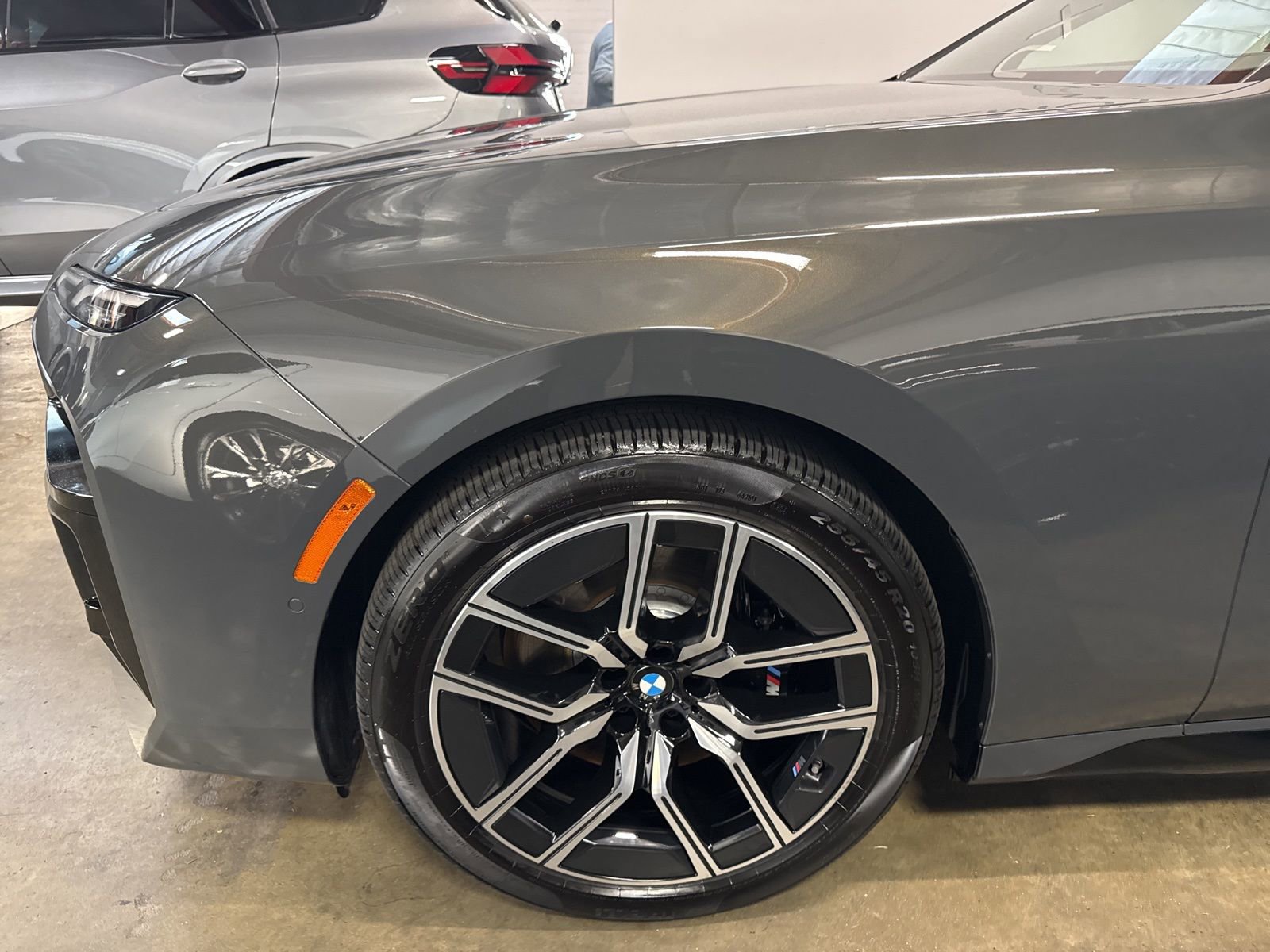 Used 2025 BMW i7 xDrive60 image 5