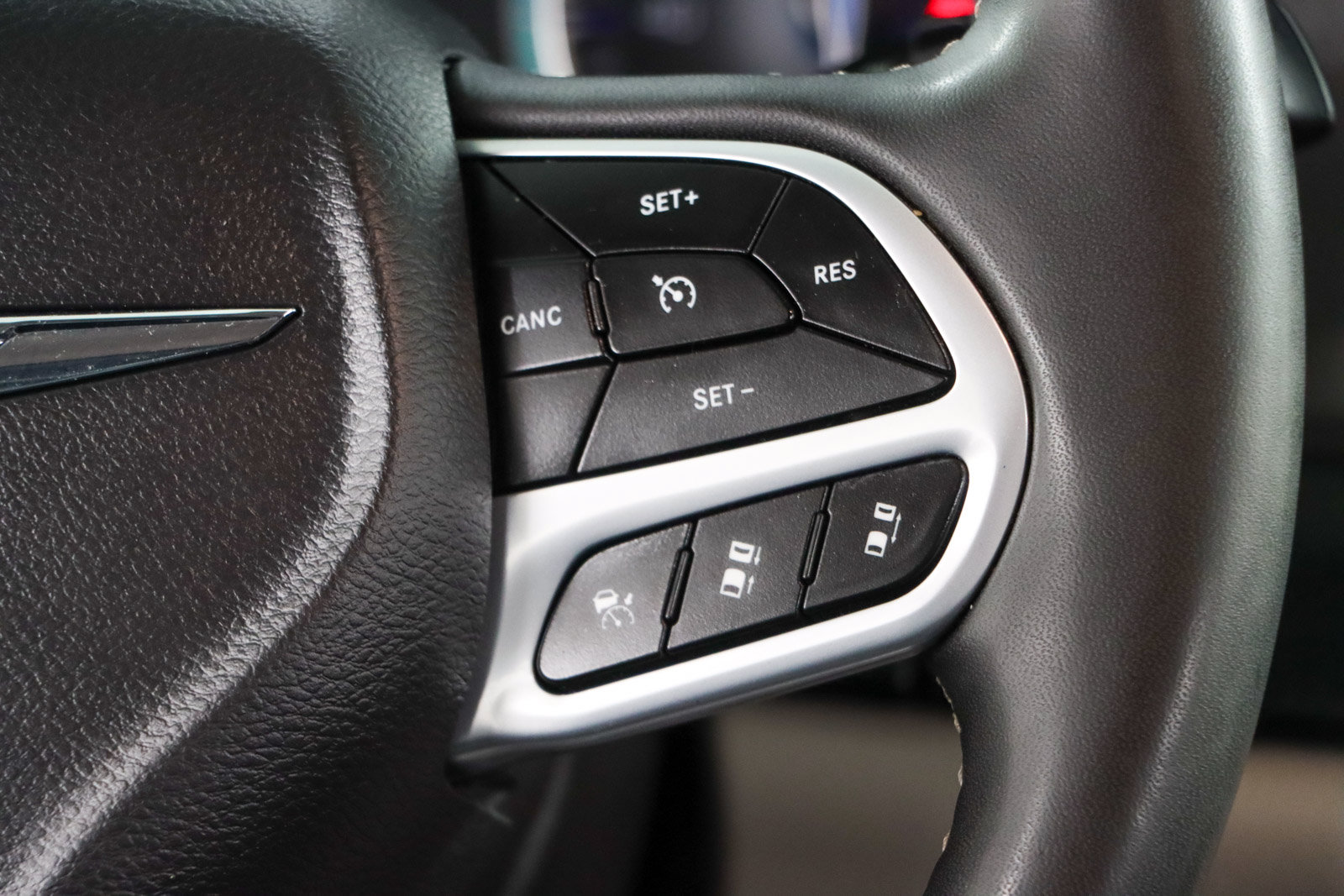 Used 2023 Chrysler Pacifica Touring-L FWD image 14