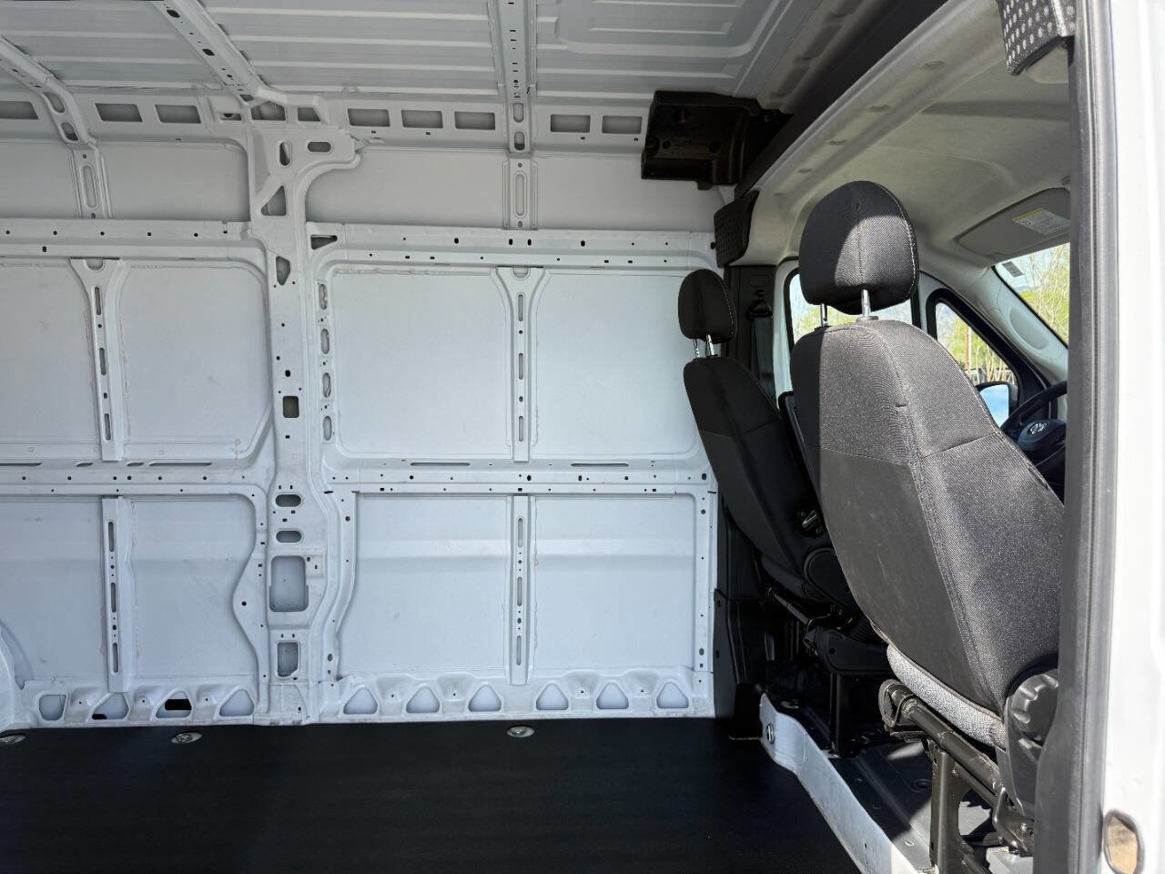 Used 2025 RAM ProMaster 2500 w/ Convenience Group image 25