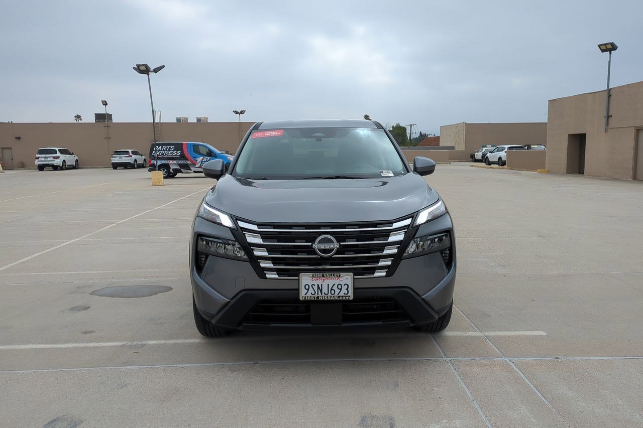 Certified 2025 Nissan Rogue SV image 2