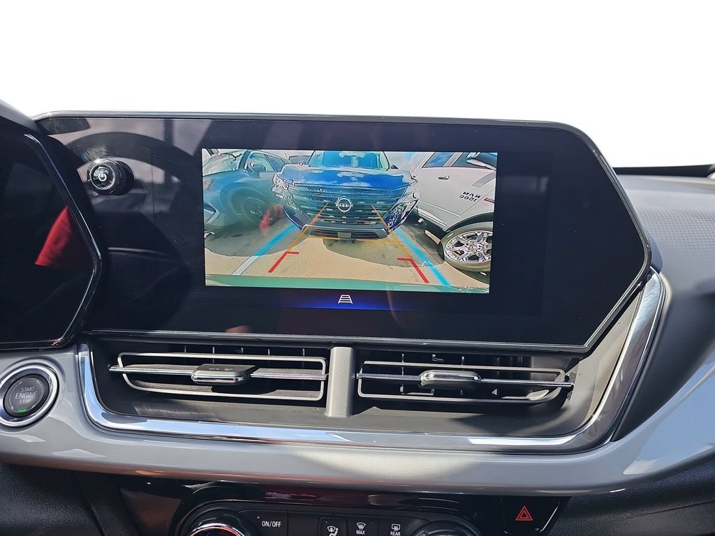 Used 2025 Chevrolet Trax LT FWD image 22