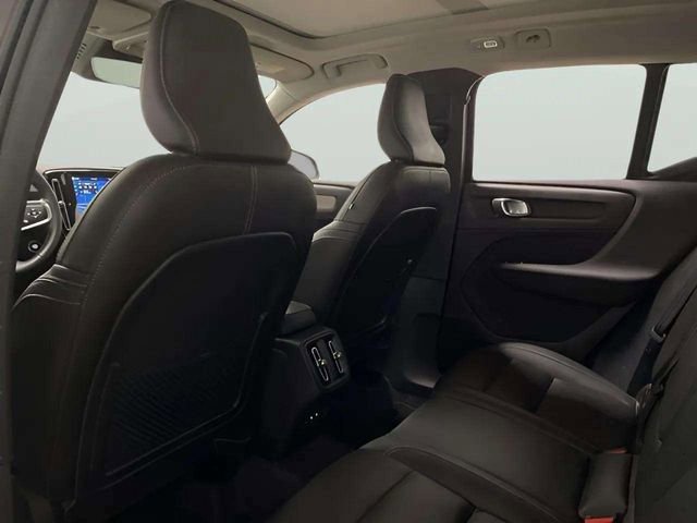 Used 2025 Volvo XC40 B5 Plus image 67
