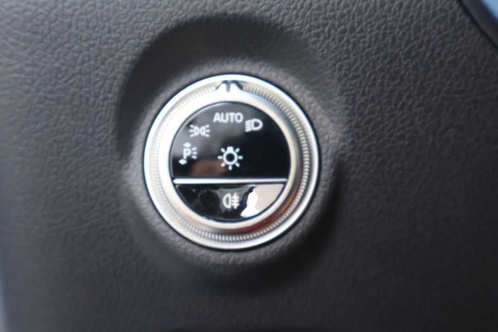 Used 2025 Mercedes-Benz CLE 450 4MATIC Coupe image 19