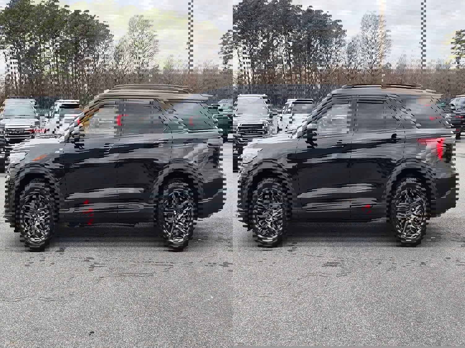 Used 2025 Ford Explorer ST-Line w/ ST-Line Street Pack image 5