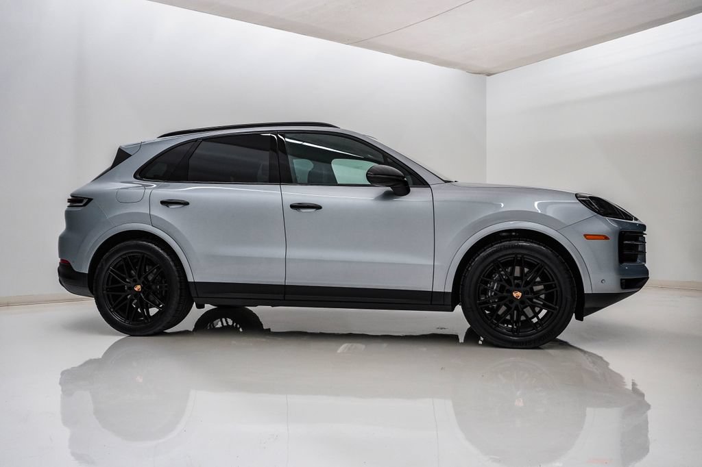 Certified 2026 Porsche Cayenne AWD/4WD image 9
