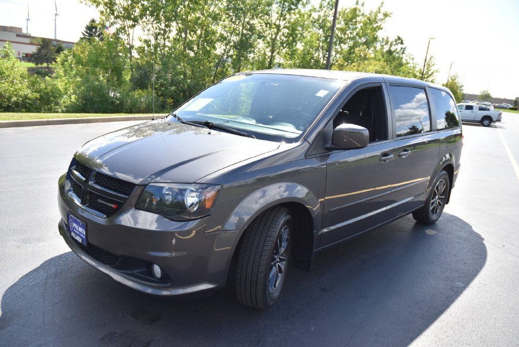 Used 2015 Dodge Grand Caravan SXT w/ Blacktop Package FWD image 12