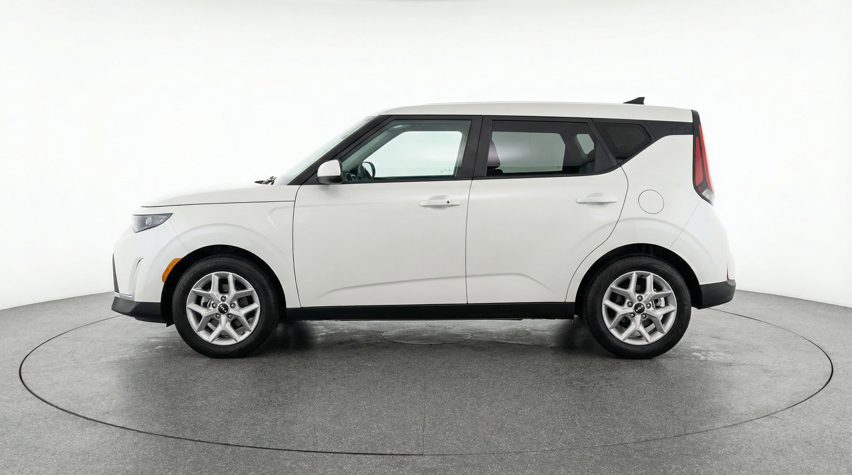Used 2025 Kia Soul LX w/ LX Technology Package image 5