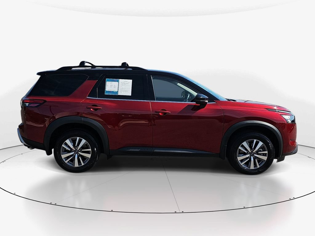 Used 2025 Nissan Pathfinder SL FWD image 5
