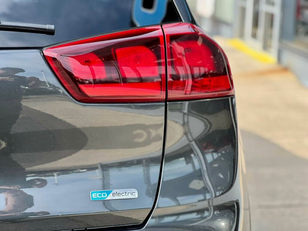 Used 2022 Kia Niro EX w/ Cold Weather Package FWD image 10
