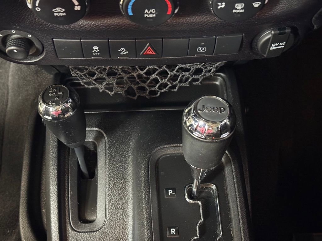 Used 2016 Jeep Wrangler Unlimited Sahara w/ Dual Top Group AWD/4WD image 32