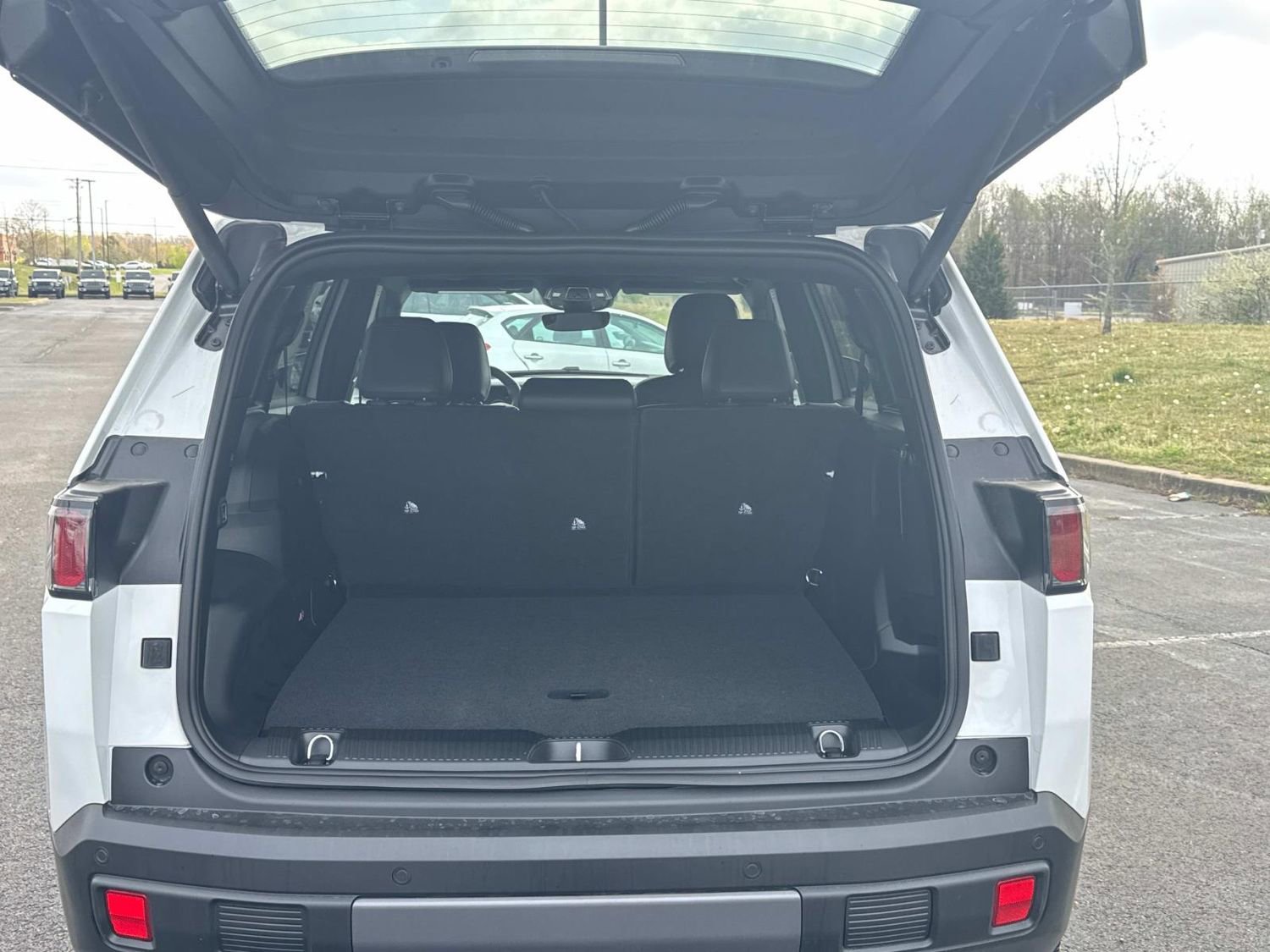 New 2026 Jeep Cherokee Overland image 13