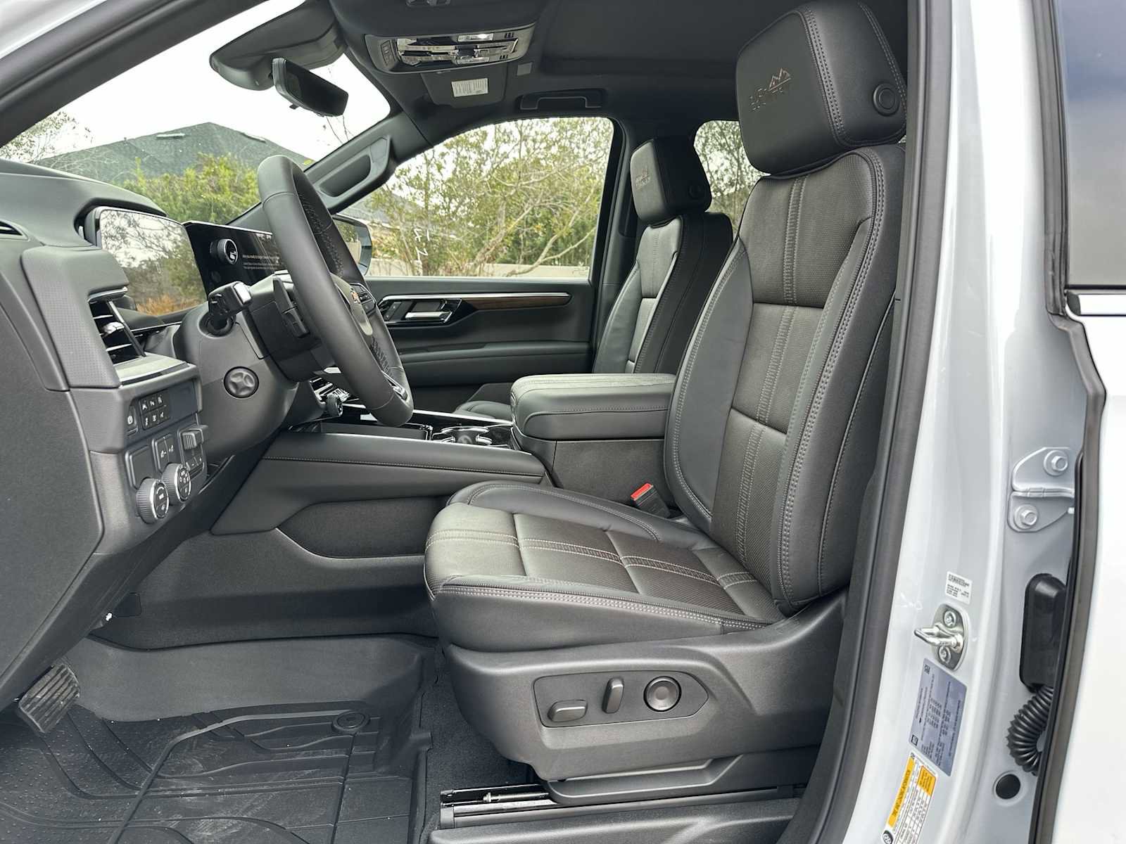 New 2026 Chevrolet Suburban High Country image 15