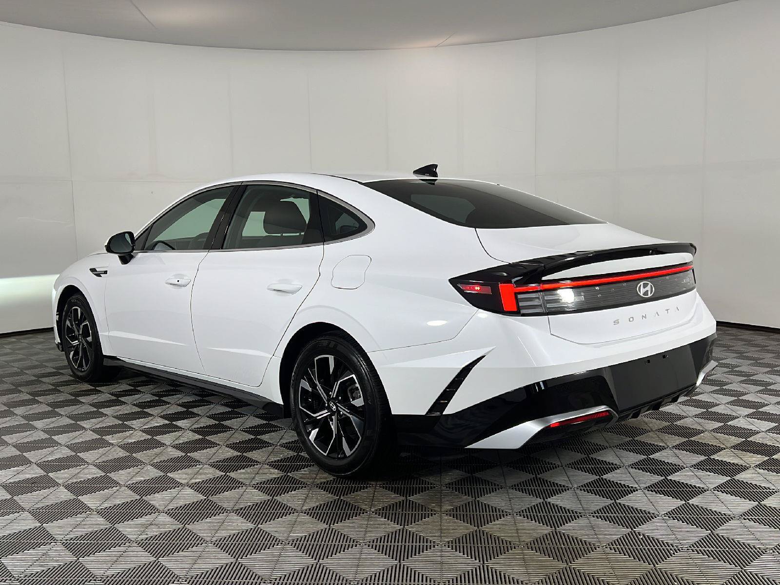 Used 2025 Hyundai Sonata SEL FWD image 6