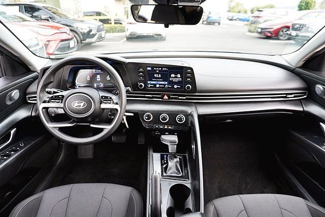 Used 2024 Hyundai Elantra SE image 16