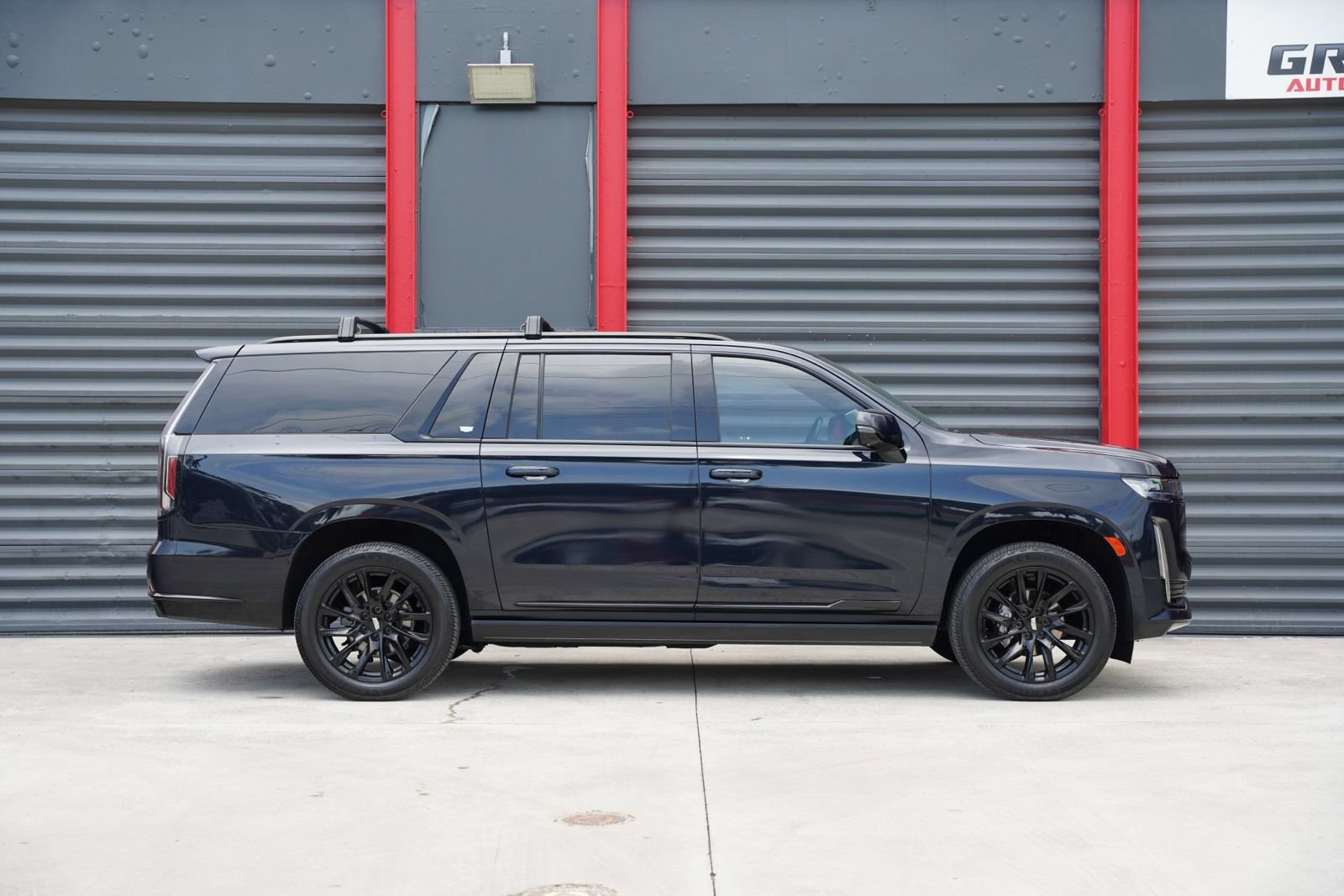 Used 2023 Cadillac Escalade ESV Sport Platinum w/ LPO, ONYX Package RWD image 15