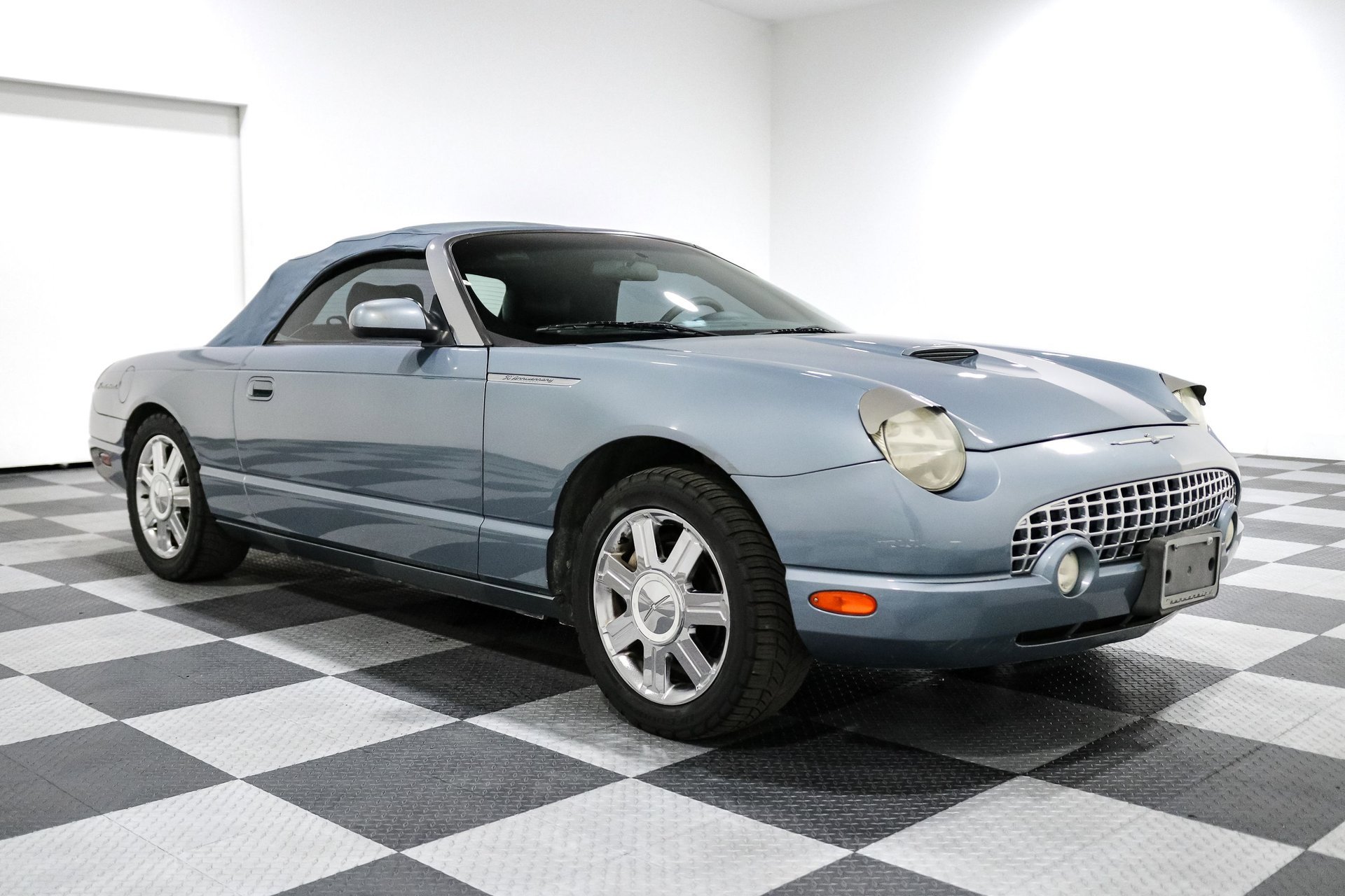 Used 2005 Ford Thunderbird RWD image 2
