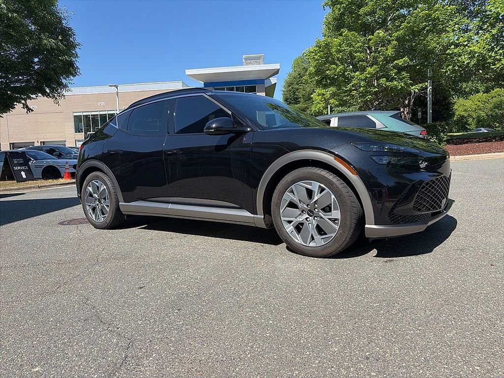 Used 2024 Genesis GV60 RWD image 2