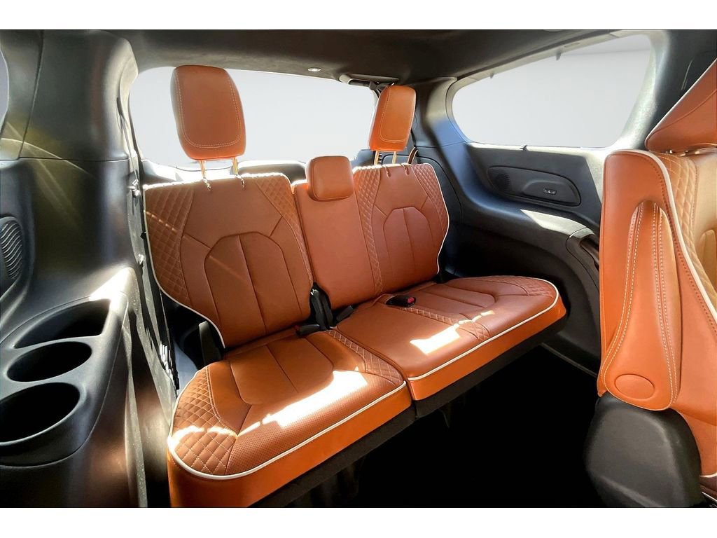 Used 2024 Chrysler Pacifica Pinnacle image 31