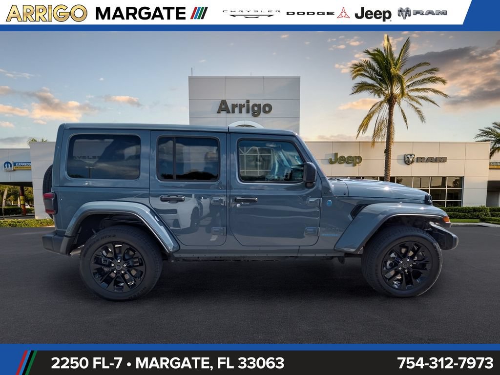 Used 2025 Jeep Wrangler Unlimited Sahara w/ Safety Group AWD/4WD image 4