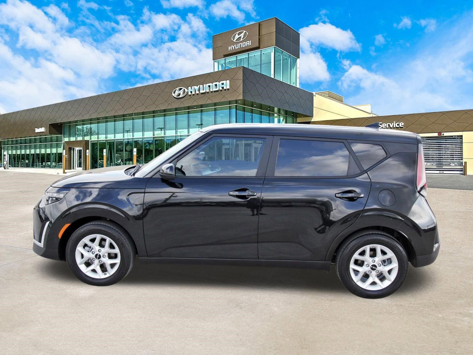 Used 2025 Kia Soul S FWD image 9