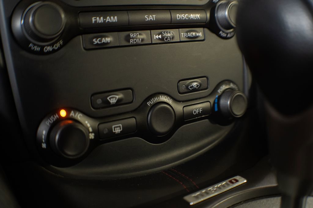 Used 2017 Nissan 370Z NISMO image 19