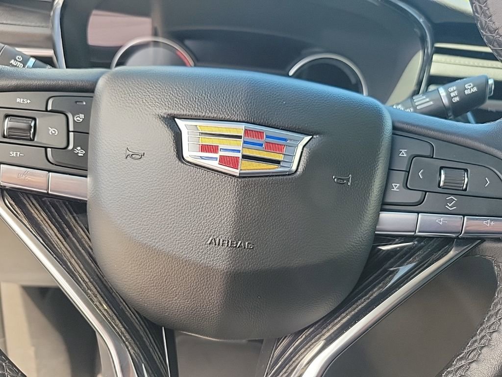 Used 2025 Cadillac XT6 Premium Luxury FWD image 24