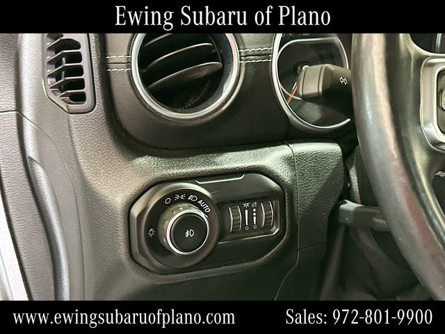Used 2018 Jeep Wrangler Unlimited Sahara AWD/4WD image 10