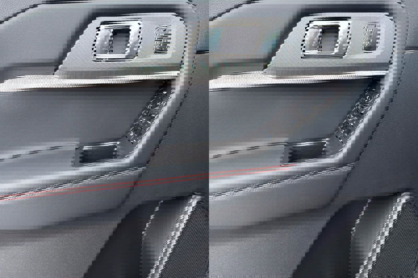 New 2026 Ford Explorer ST-Line w/ ST-Line Street Pack image 19