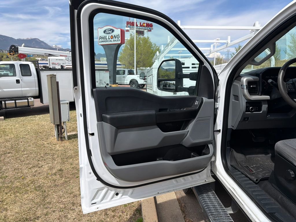 Used 2023 Ford F550 4x4 Regular Cab Super Duty image 8