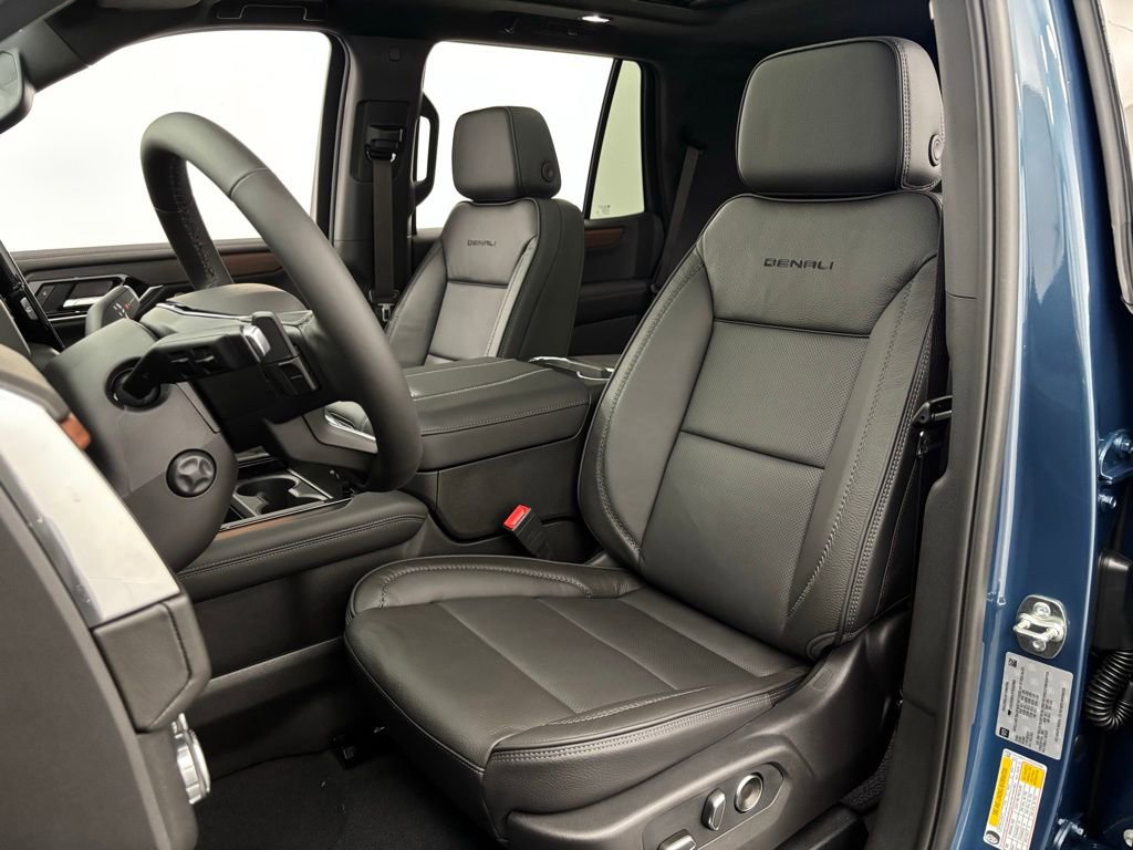 New 2026 GMC Yukon Denali w/ Sun & Power Step Package image 21