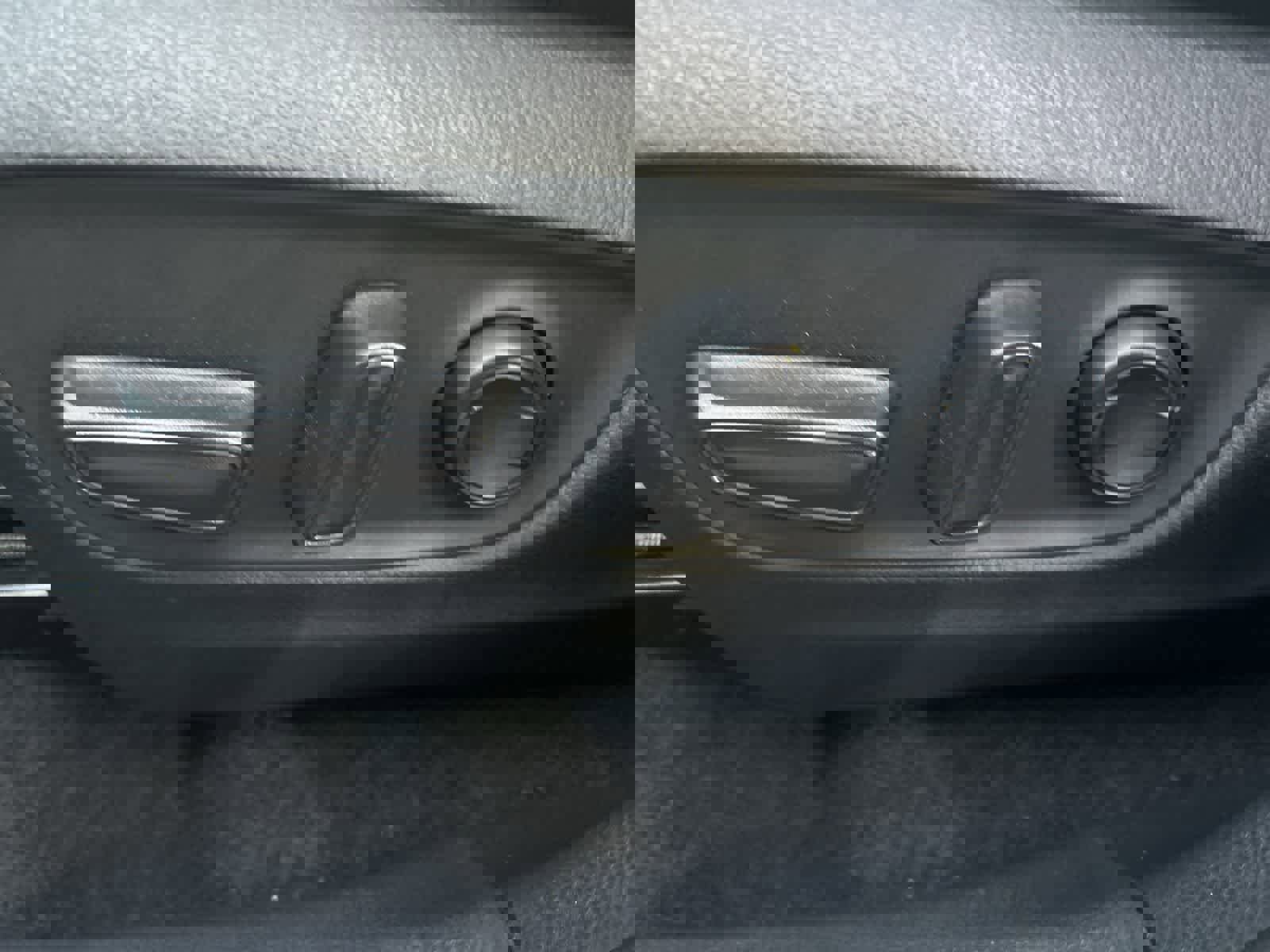 Used 2021 Toyota RAV4 XLE w/ Convenience Package image 32