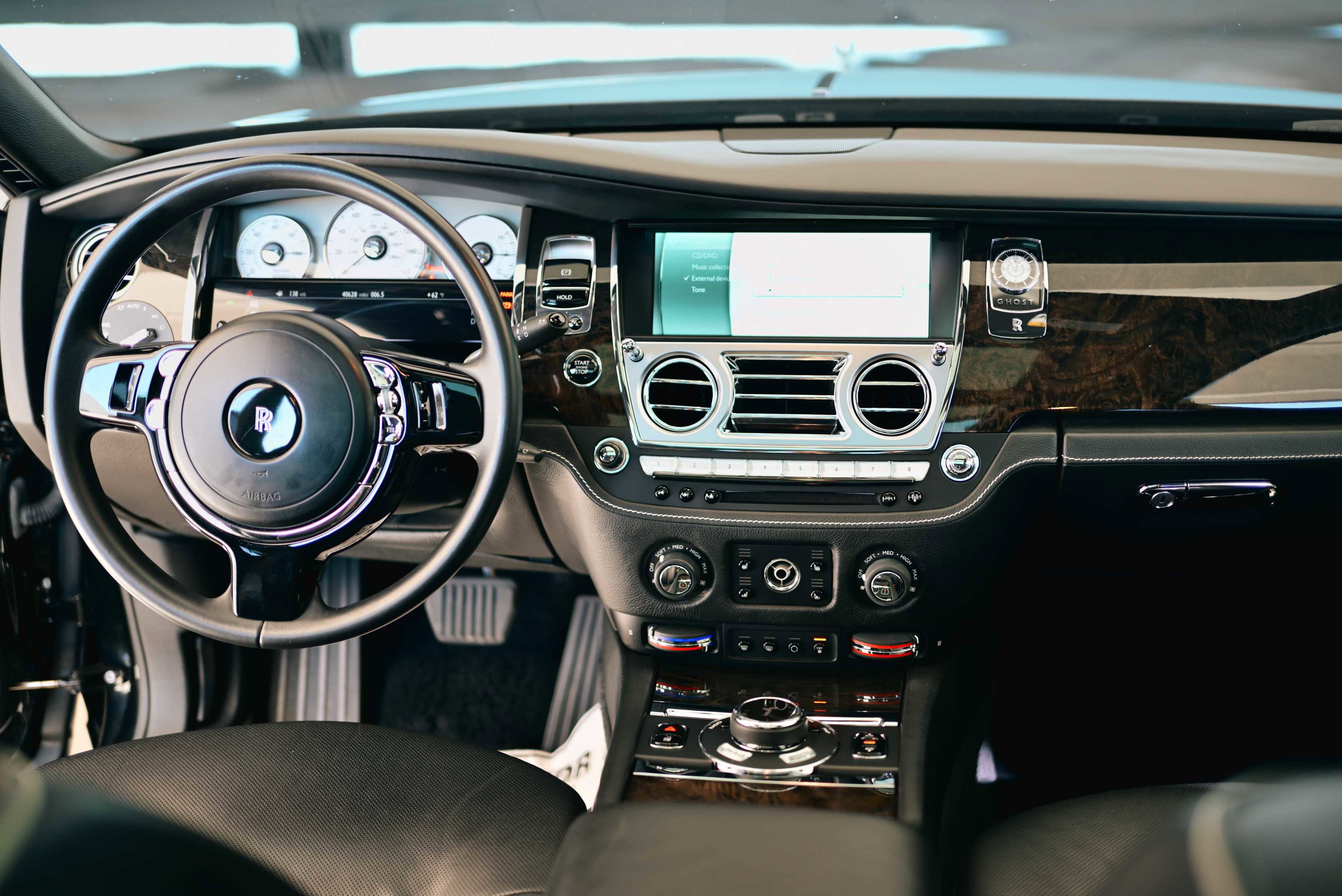 Used 2014 Rolls-Royce Ghost image 16