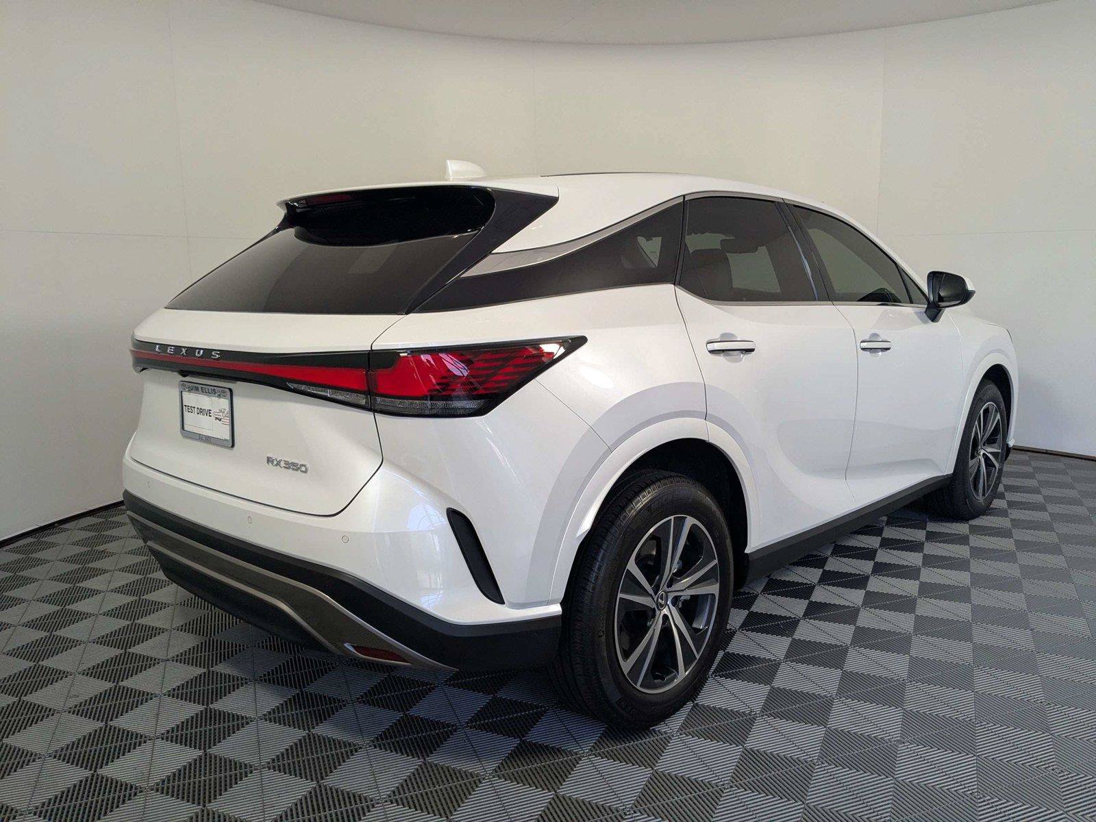 Used 2024 Lexus RX 350 FWD w/ Technology Package image 4