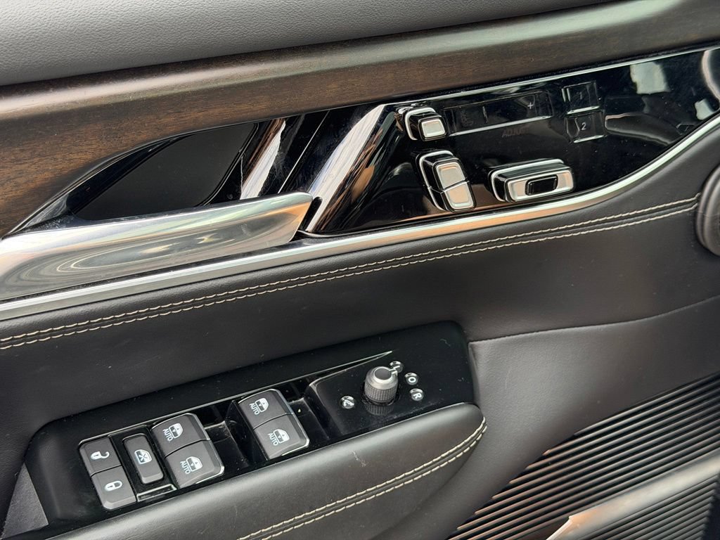 Used 2022 Jeep Grand Wagoneer Series I AWD/4WD image 15