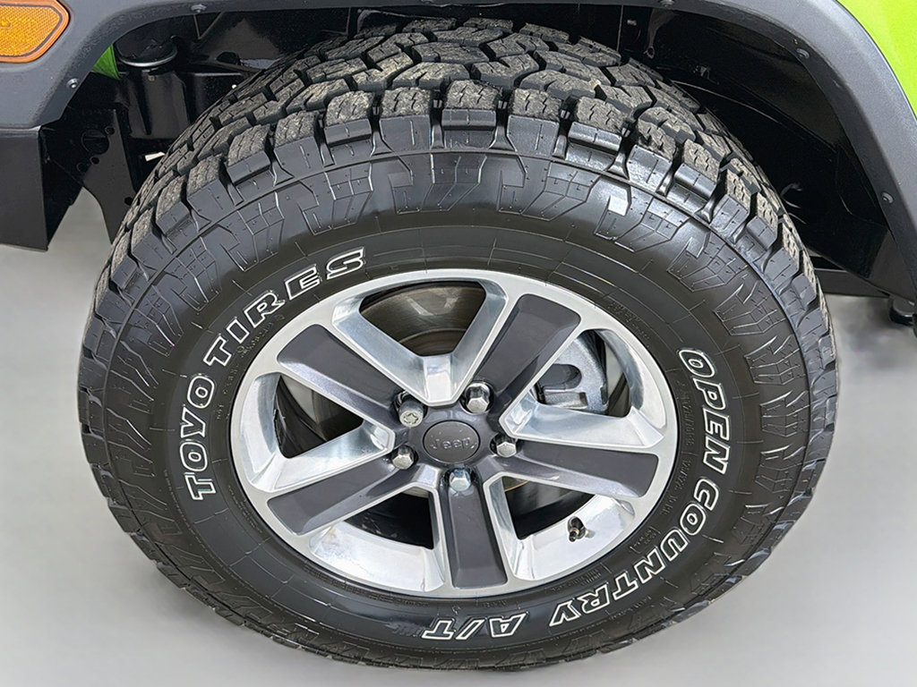 Used 2019 Jeep Wrangler Unlimited Sahara w/ Dual Top Group AWD/4WD image 21
