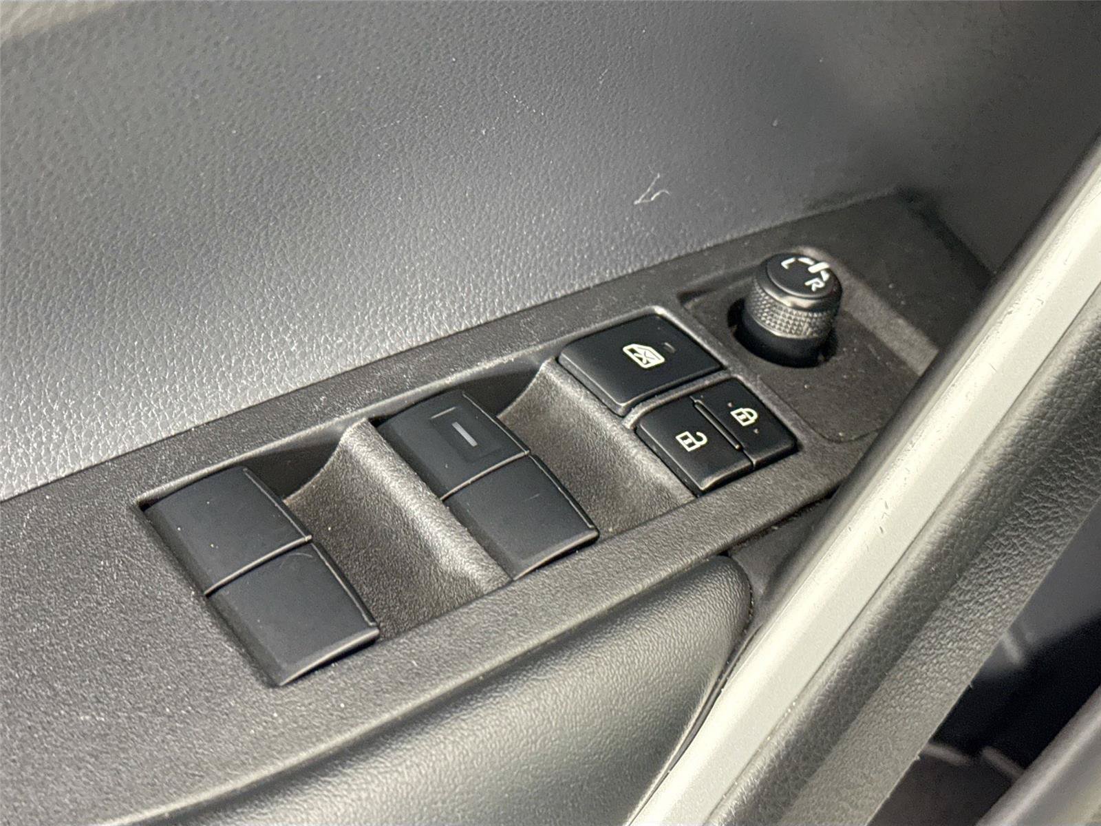 Certified 2025 Toyota Corolla Cross XLE FWD image 27