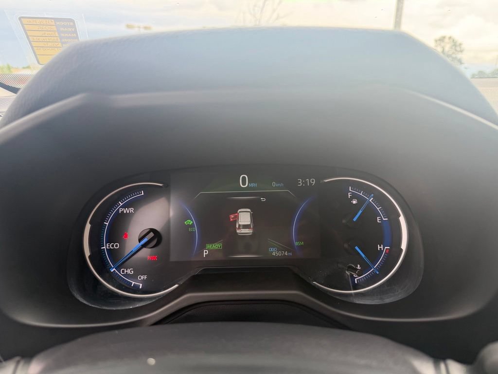 Used 2025 Toyota RAV4 XLE AWD/4WD image 13
