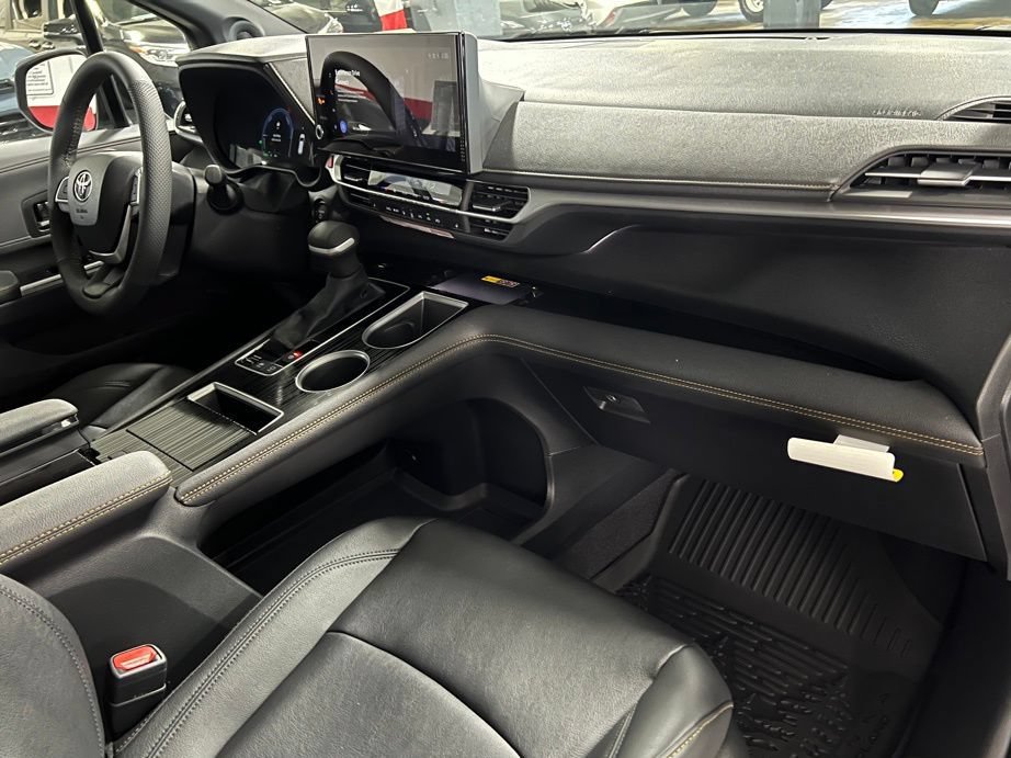 New 2026 Toyota Sienna XLE Woodland Edition AWD/4WD image 21