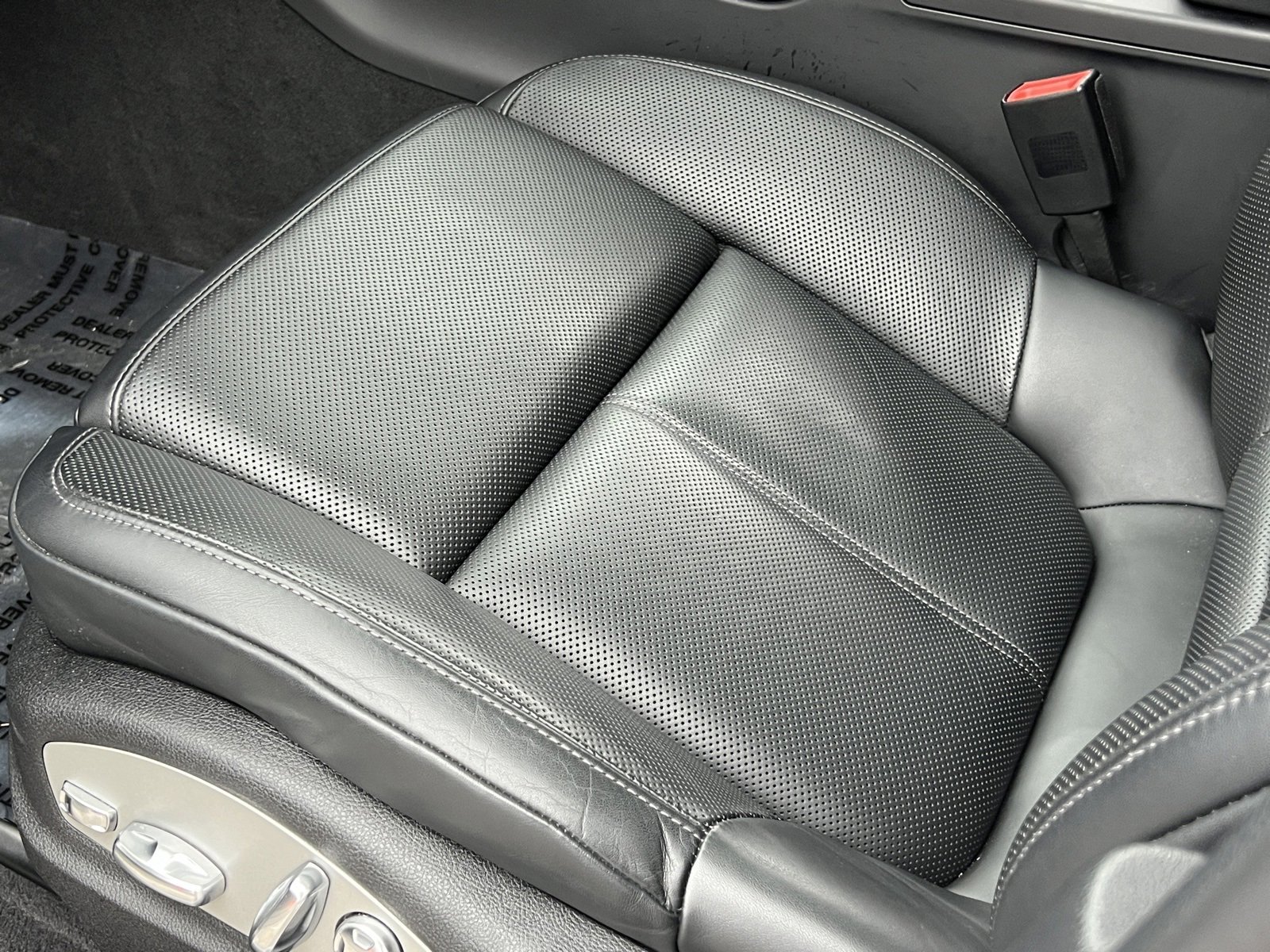 Certified 2025 Porsche Macan Turbo image 30