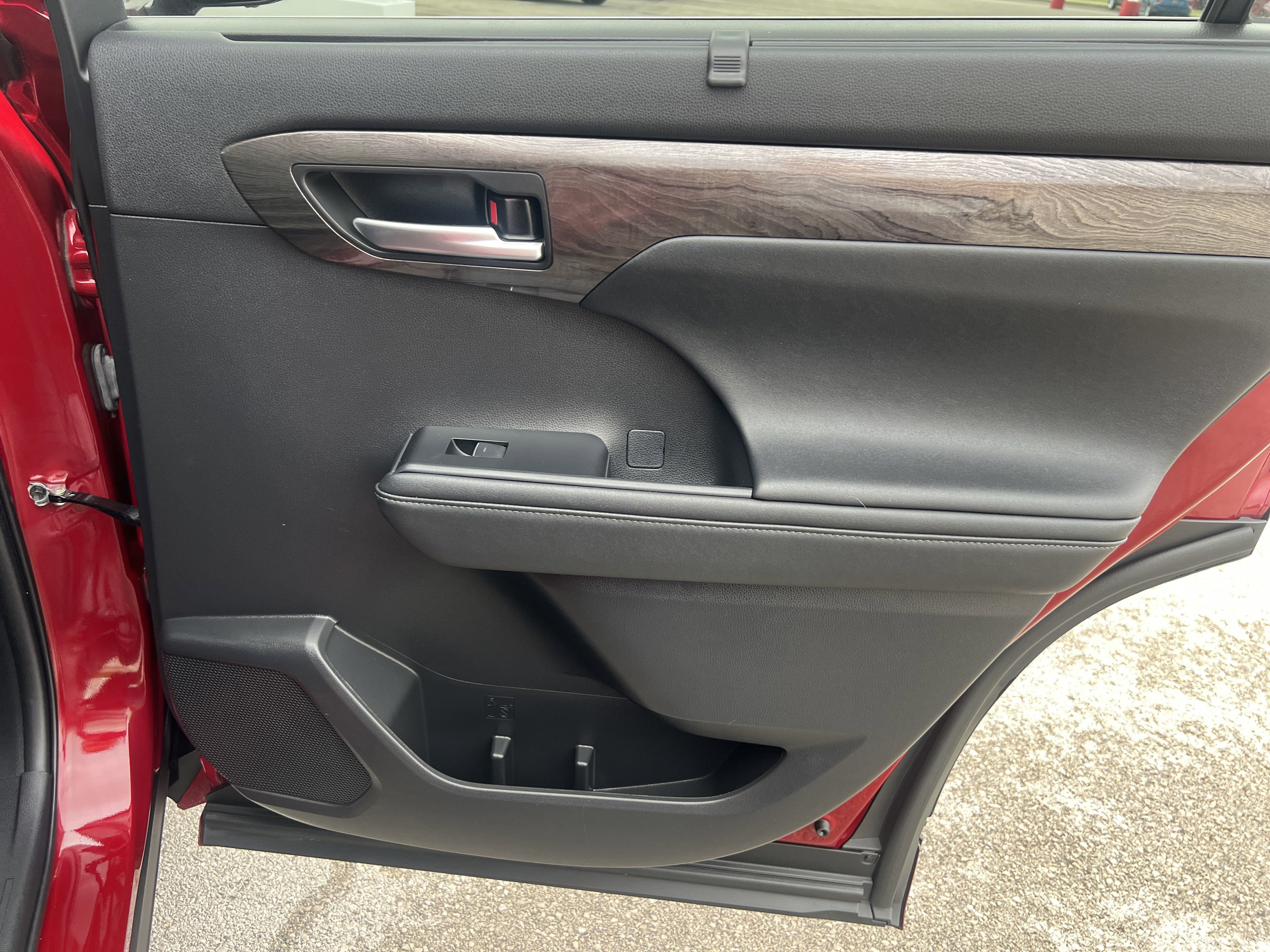 Used 2023 Toyota Highlander Platinum image 15