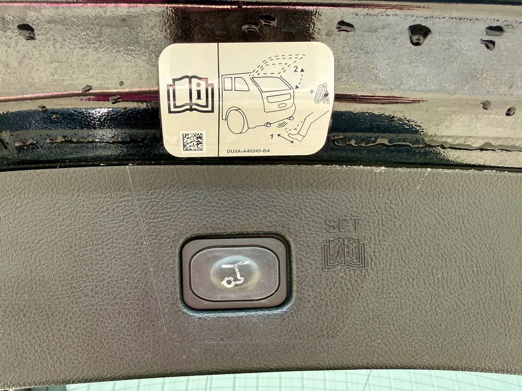 Used 2019 Ford Edge Titanium w/ Equipment Group 301A image 18